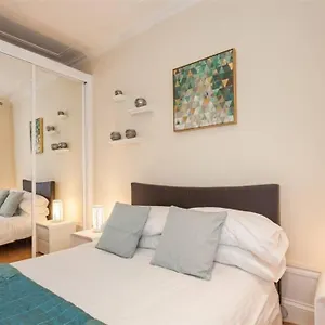 Chapel Street 42b First Floor 1-bedroom Apartment, Center Apartment